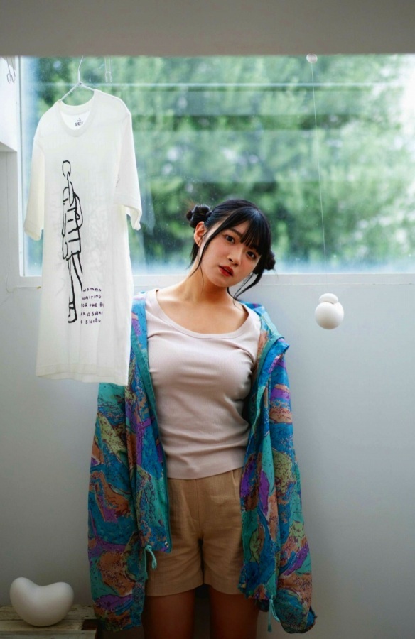  進藤あまね エロ画像！お宝胸チラ・ブルルンおっぱいが激シコGIF
