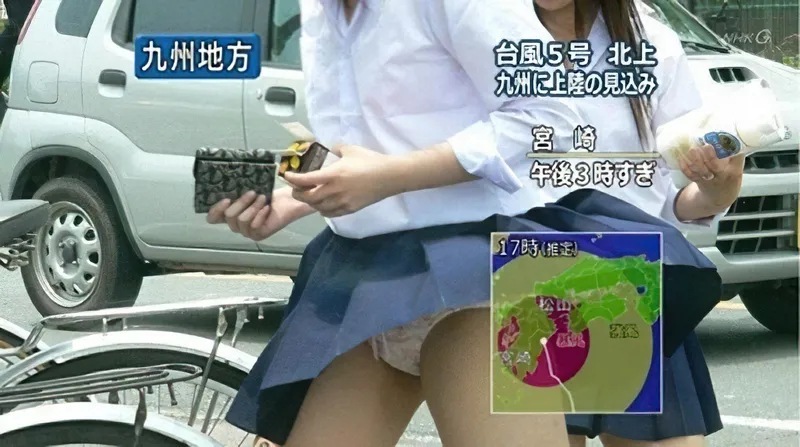  テレビやニュースに偶然映ったJKパンチラ！