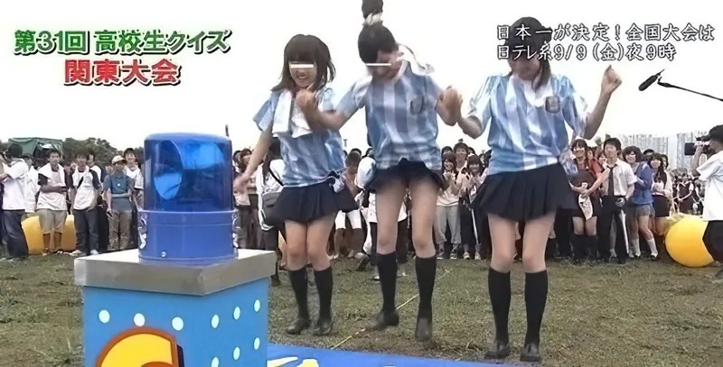  テレビやニュースに偶然映ったJKパンチラ！