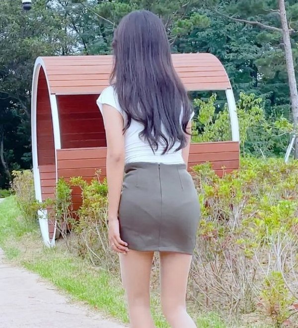  SNS エロ画像！おっぱいや尻も丸出しヌード！