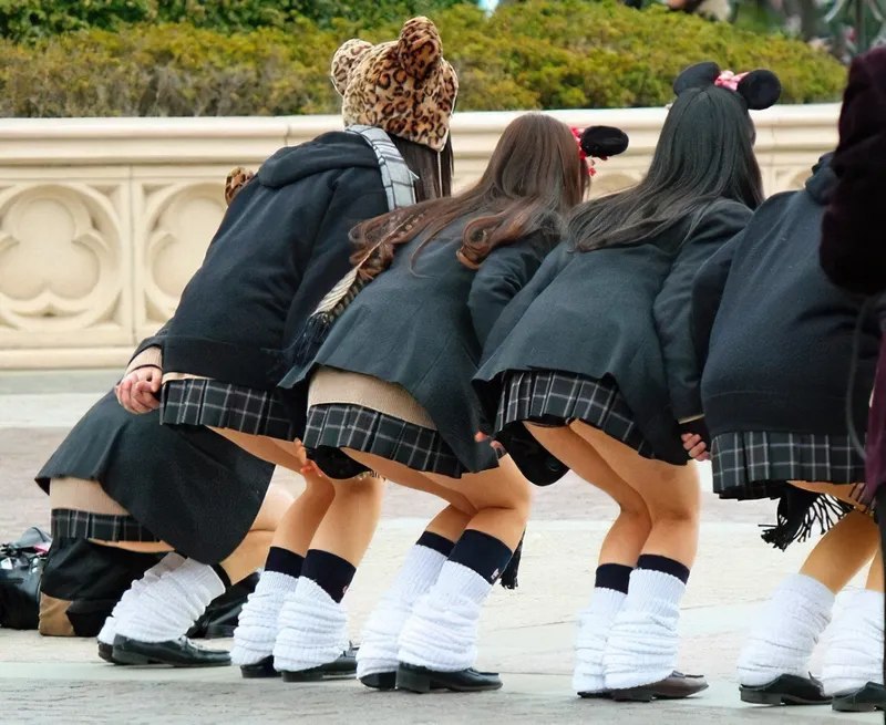  ディズニー パンチラ画像！JKパンツでテーマパークが楽園！ Cover Photo