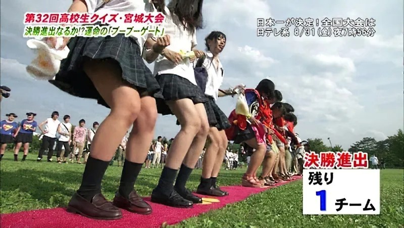  テレビやニュースに偶然映ったJKパンチラ！