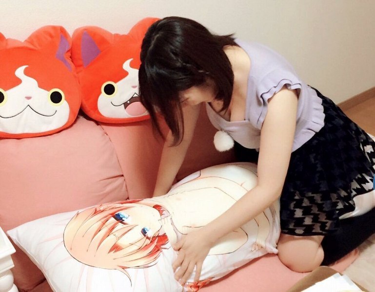  声優 胸チラ！谷間が最高な21人！