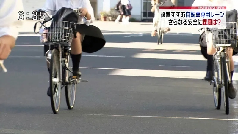  テレビやニュースに偶然映ったJKパンチラ！