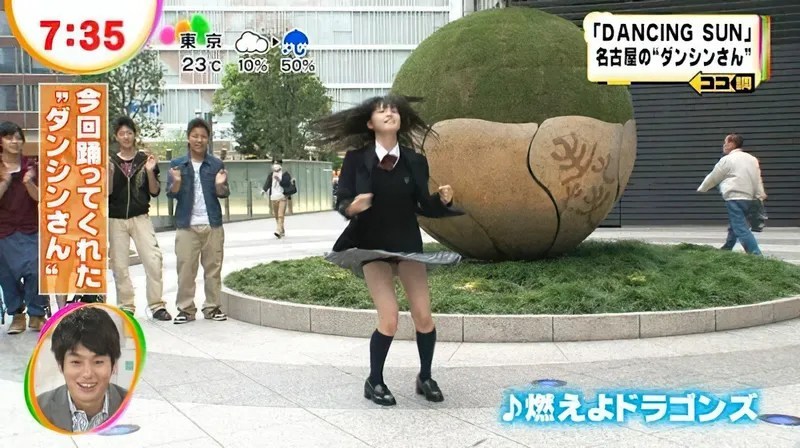  テレビやニュースに偶然映ったJKパンチラ！