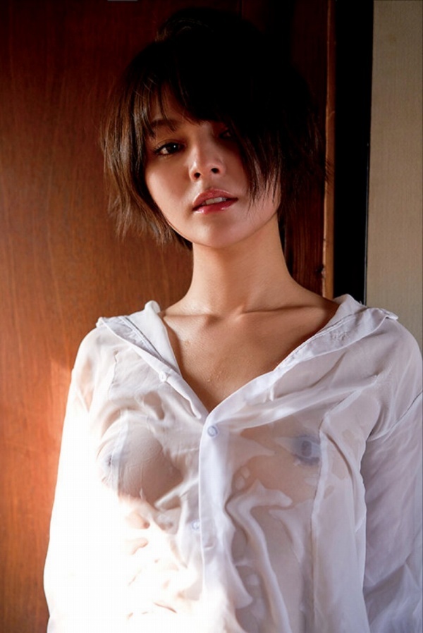  芸能人透け乳首 画像！エロいおっぱいが想像力を掻き立てる！ Cover Photo