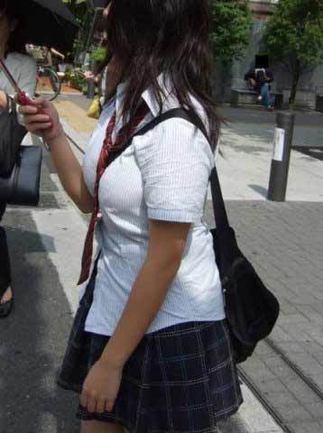  爆乳 JK画像！パンパンおっぱいの制服！