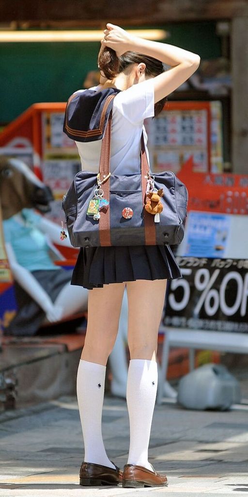  JK街撮り画像！ピチピチムチムチエチエチ制服姿！