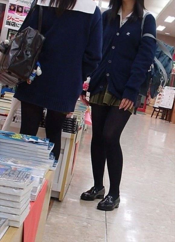  JK パンストエロ画像！黒タイツやベージュストッキング！