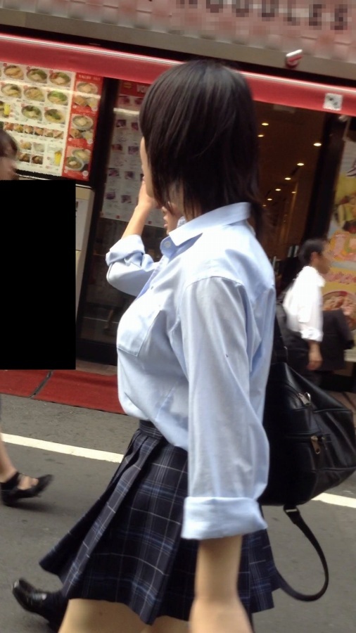  爆乳 JK画像！パンパンおっぱいの制服！