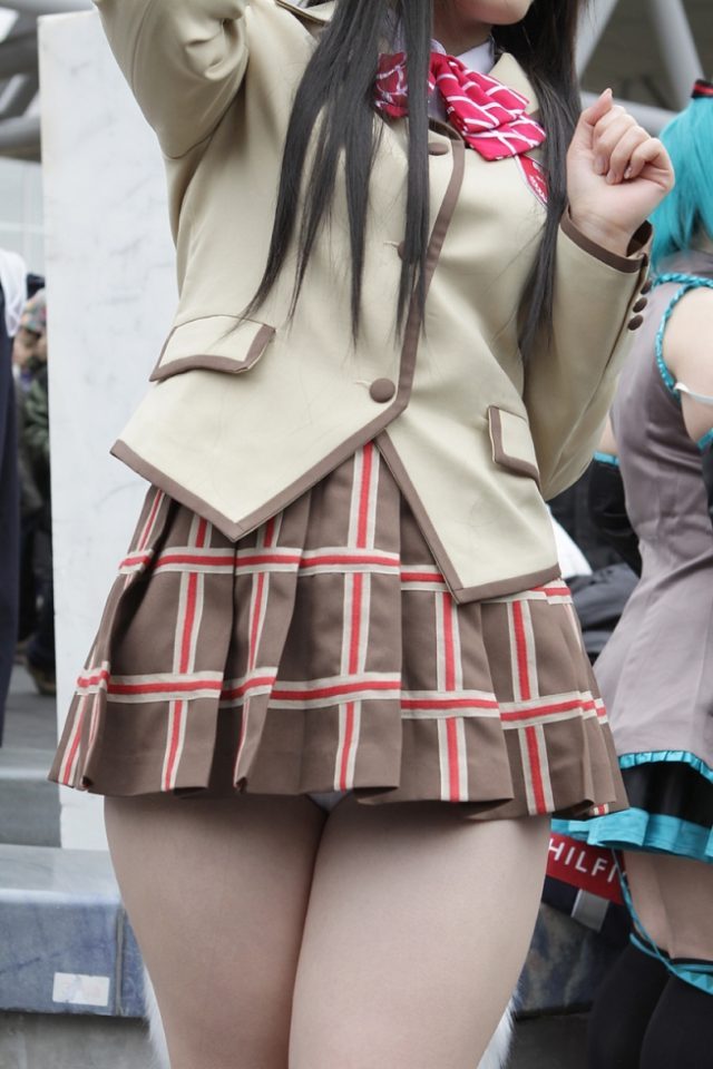 コスプレイヤー パンチラ画像！激シコな最高のパンティ！