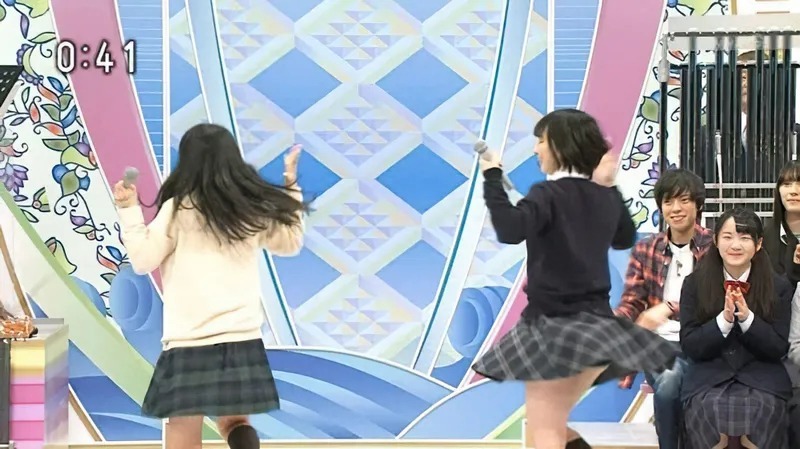  テレビやニュースに偶然映ったJKパンチラ！