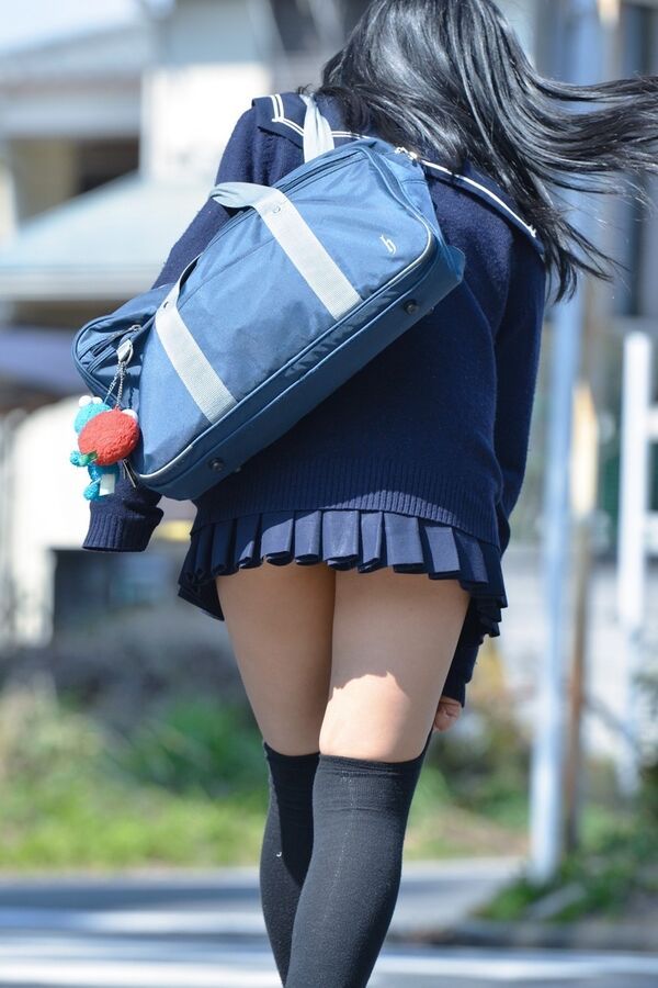  JK街撮り画像！ピチピチムチムチエチエチ制服姿！
