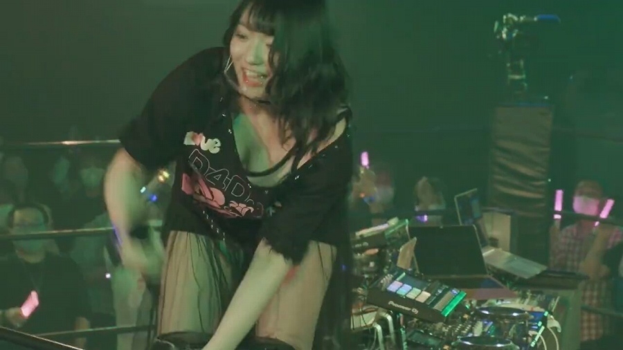 進藤あまね エロ画像！お宝胸チラ・ブルルンおっぱいが激シコGIF Cover Photo