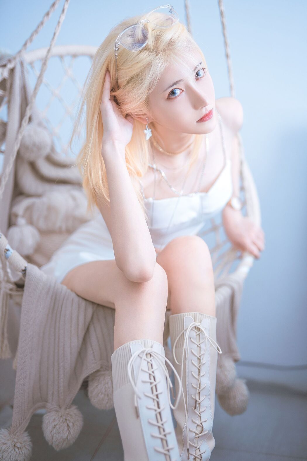 [Net Red COSER Photo] Anime Blogger Nan Tao Momoko - White Uniform