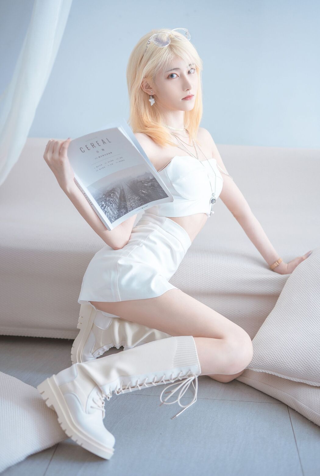 [Net Red COSER Photo] Anime Blogger Nan Tao Momoko - White Uniform