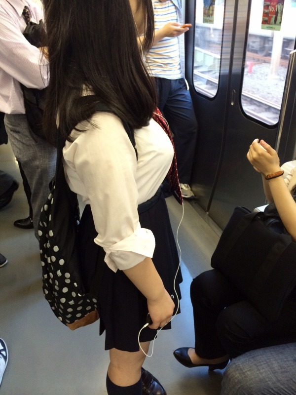  爆乳 JK画像！パンパンおっぱいの制服！