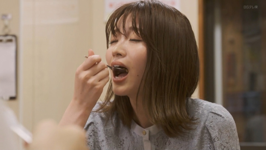  岡崎紗絵 エロ画像！パンチラ・濡れ場・フェラ顔の抜けるお宝！