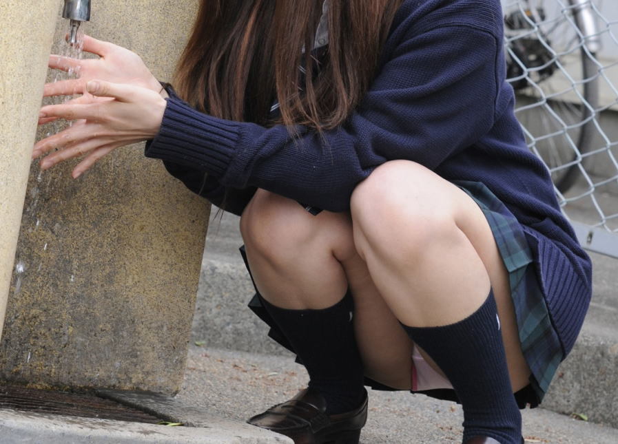  JKミニスカパンチラ画像！超ミニスカって感動だよな！