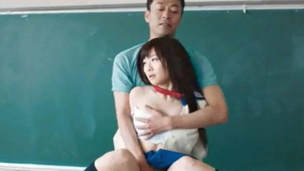 伊藤沙莉 ヌード画像！ピンク乳首を吸われる濡れ場