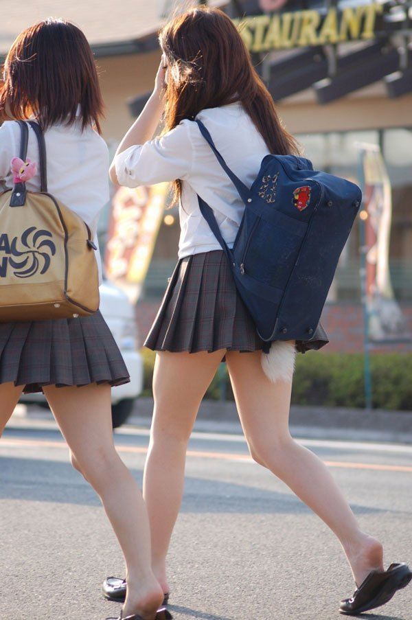  JK 裸足画像！制服に素足のふくらはぎ！ Cover Photo