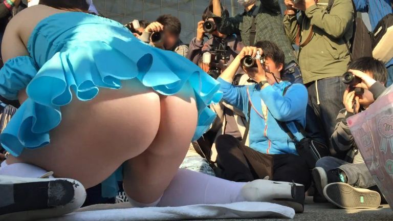  ノーパンコスプレ！コミケで履いてないコスプレイヤー達のエロ画像！