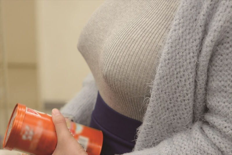  ニット巨乳画像！おっぱいがエロく見えるセーターが激シコ！