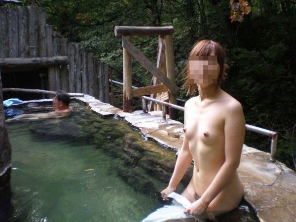  混浴ヌード！全裸露出のエロ画像！