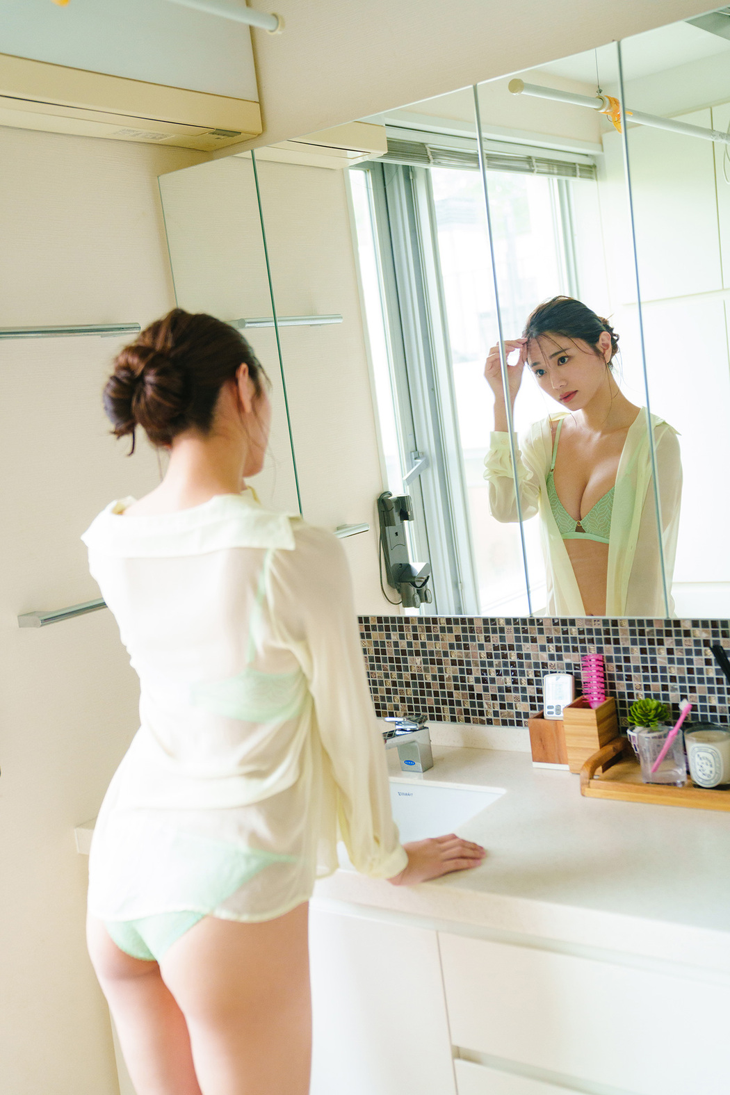 Yasuyo Saito 斎藤恭代, FLASHデジタル写真集 「美しき革命」 Set.01