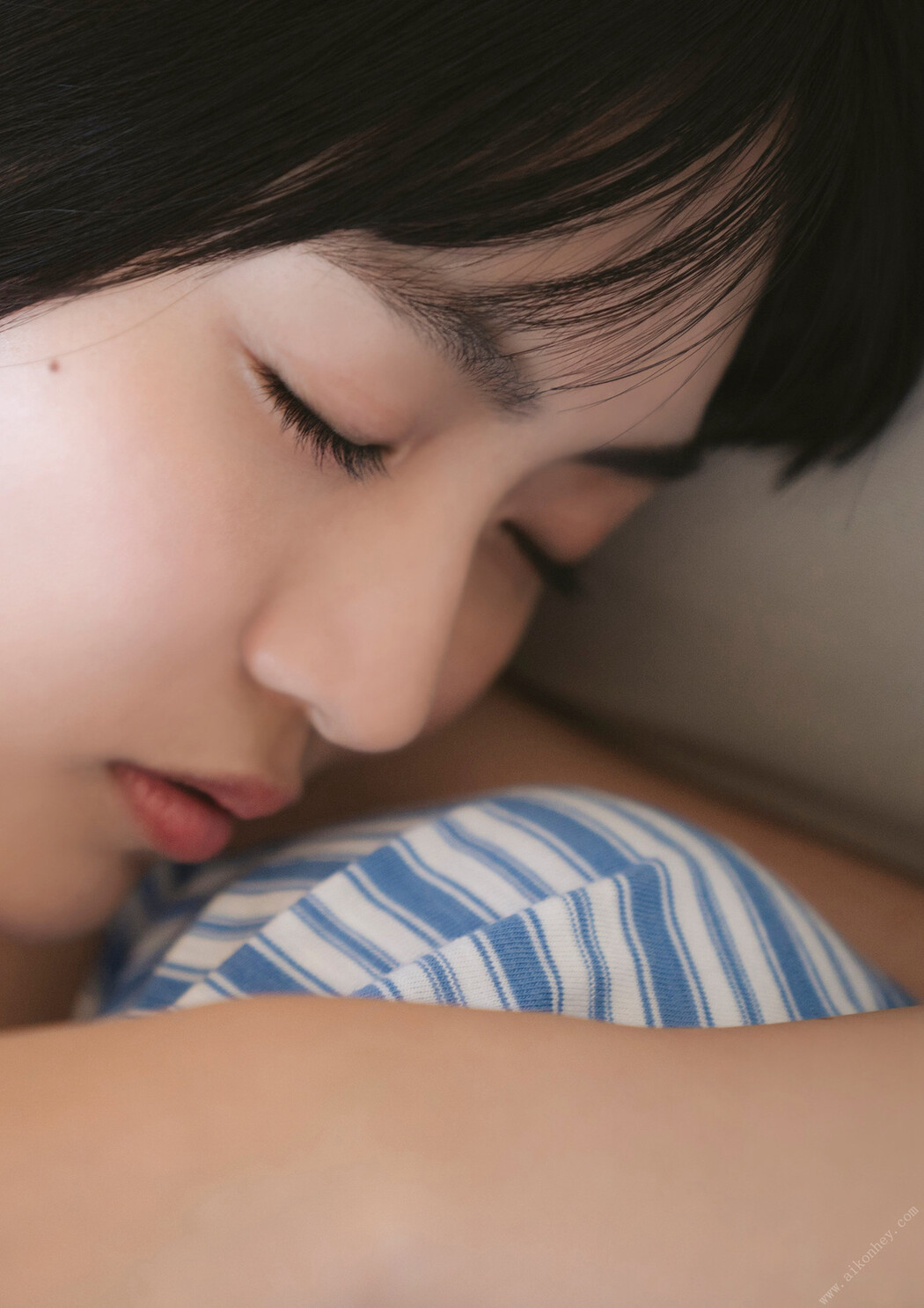 Runa Toyoda 豊田ルナ, STRIKE! デジタル写真集 「想わば、ゆえに君の町まで。」 Set.01