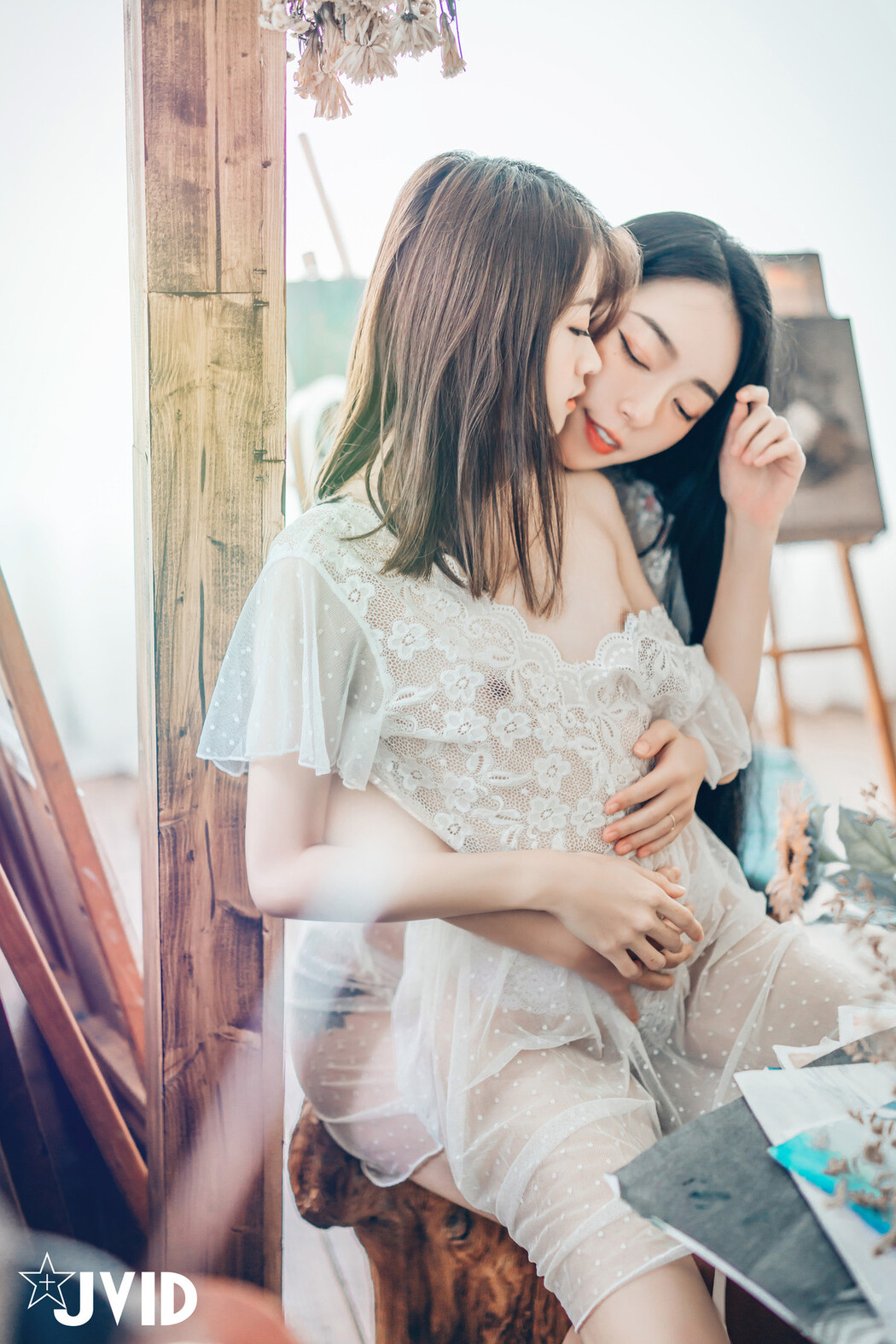 JVID精品 飄飄 妍妍 百合花神の美少女 最色色嘗試 辰辰特別客串！色色最大突破 Set.01