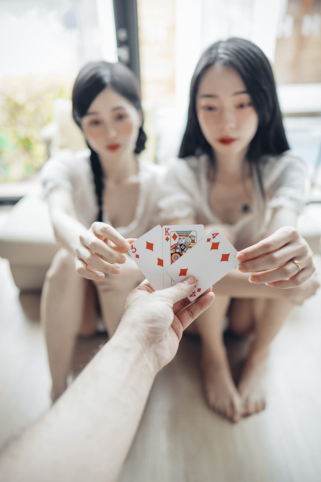 JVID精品 情色國王遊戲🔞比賽寫真情色大突破🔥 飄飄 辰辰 挑戰大家從沒有看過的她們 內容絕對厲害!!超誠意尺度滿滿的國王視角❤️讓兩位女神服侍 誰才是國王 Set.01