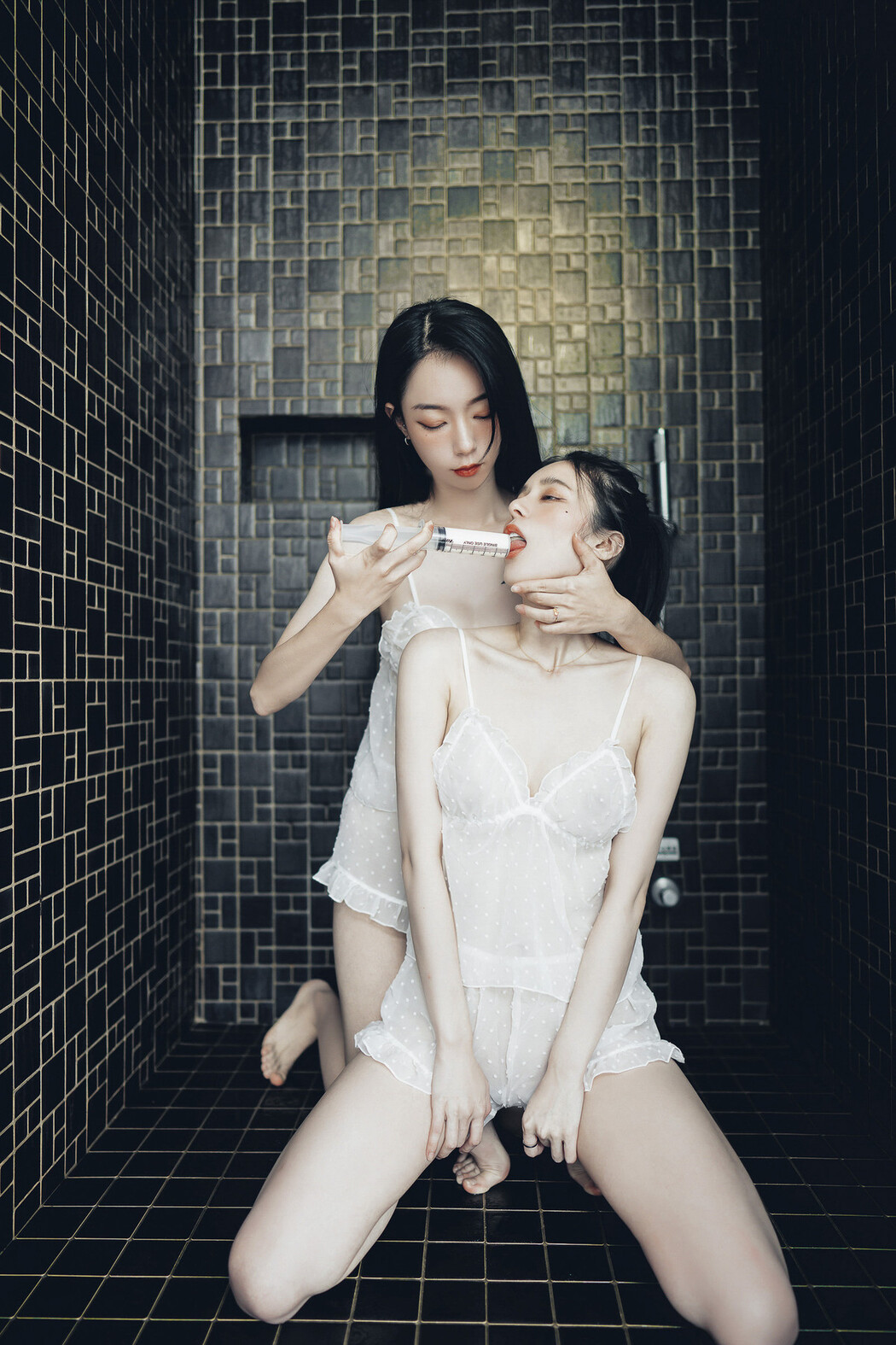 JVID精品 情色國王遊戲🔞比賽寫真情色大突破🔥 飄飄 辰辰 挑戰大家從沒有看過的她們 內容絕對厲害!!超誠意尺度滿滿的國王視角❤️讓兩位女神服侍 誰才是國王 Set.01
