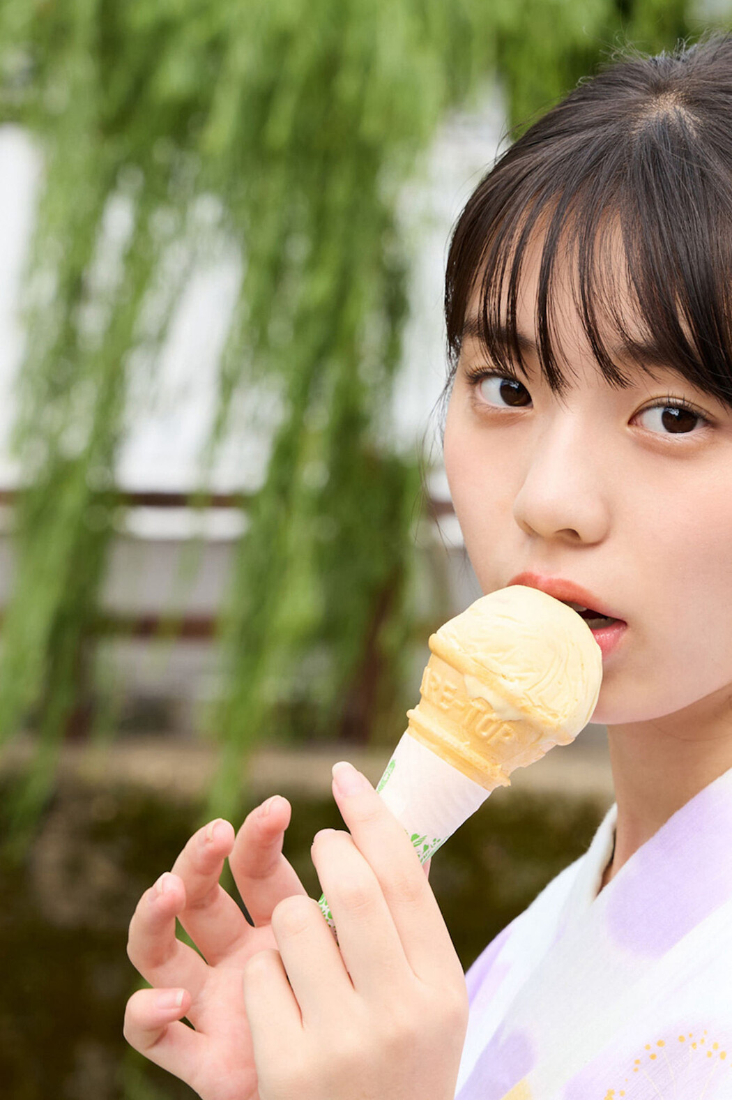 Hina Kikuchi 菊地姫奈, ＦＲＩＤＡＹデジタル写真集 「圧倒的ヒロイン ｖｏｌ．２」 Set.02 Cover Photo