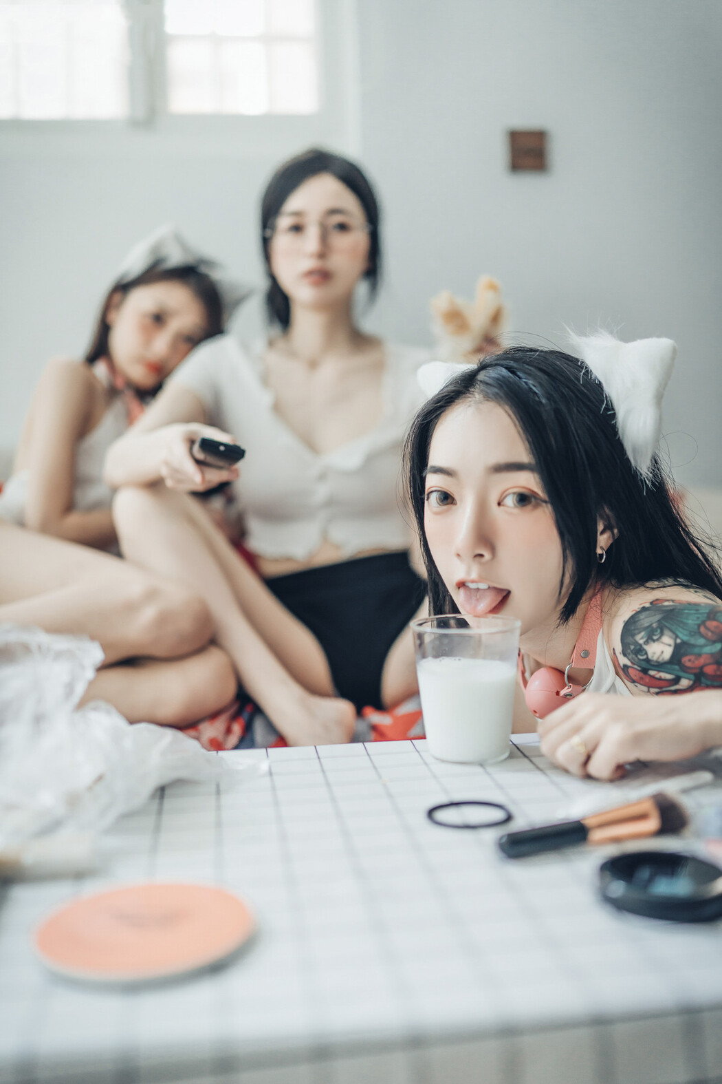 JVID精品 三位女神全裸合體🔞 宅女辰辰與她的兩隻貓咪飄飄 妍妍的性生活❤️ Vol.01 Set.01