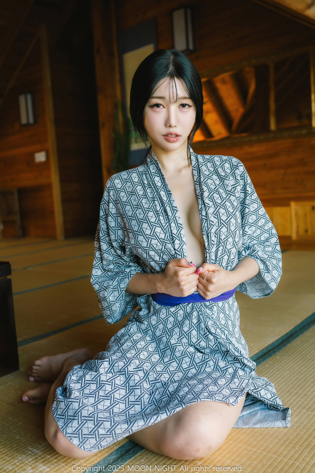 Yunjin 챌이, [Moon Night Snap] 행운 Lucky Set.01 Cover Photo