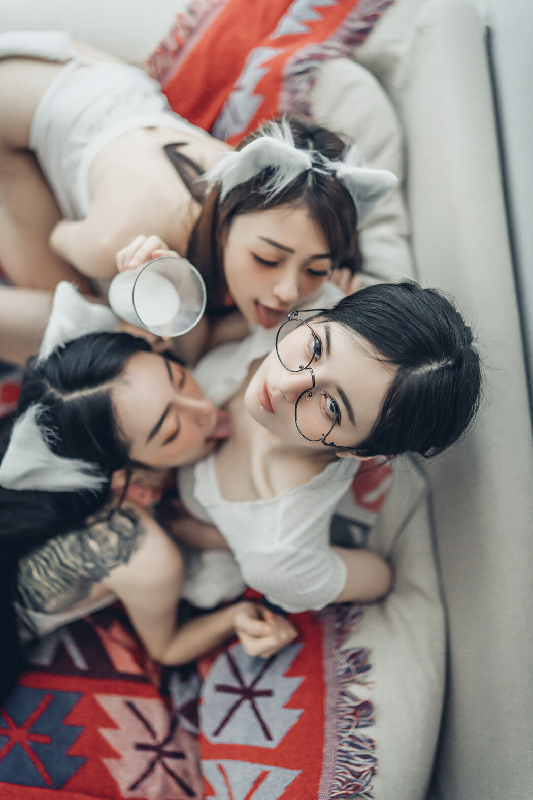 JVID精品 三位女神全裸合體🔞 宅女辰辰與她的兩隻貓咪飄飄 妍妍的性生活❤️ Vol.01 Set.01