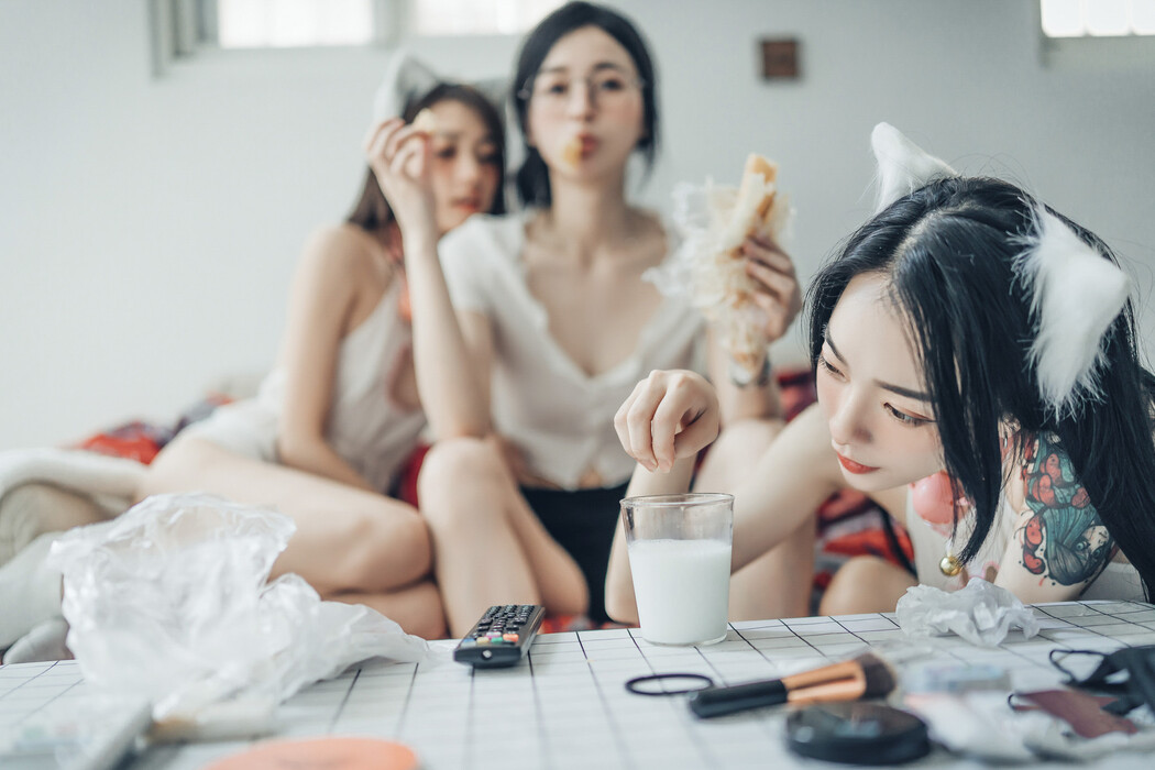 JVID精品 三位女神全裸合體🔞 宅女辰辰與她的兩隻貓咪飄飄 妍妍的性生活❤️ Vol.01 Set.01
