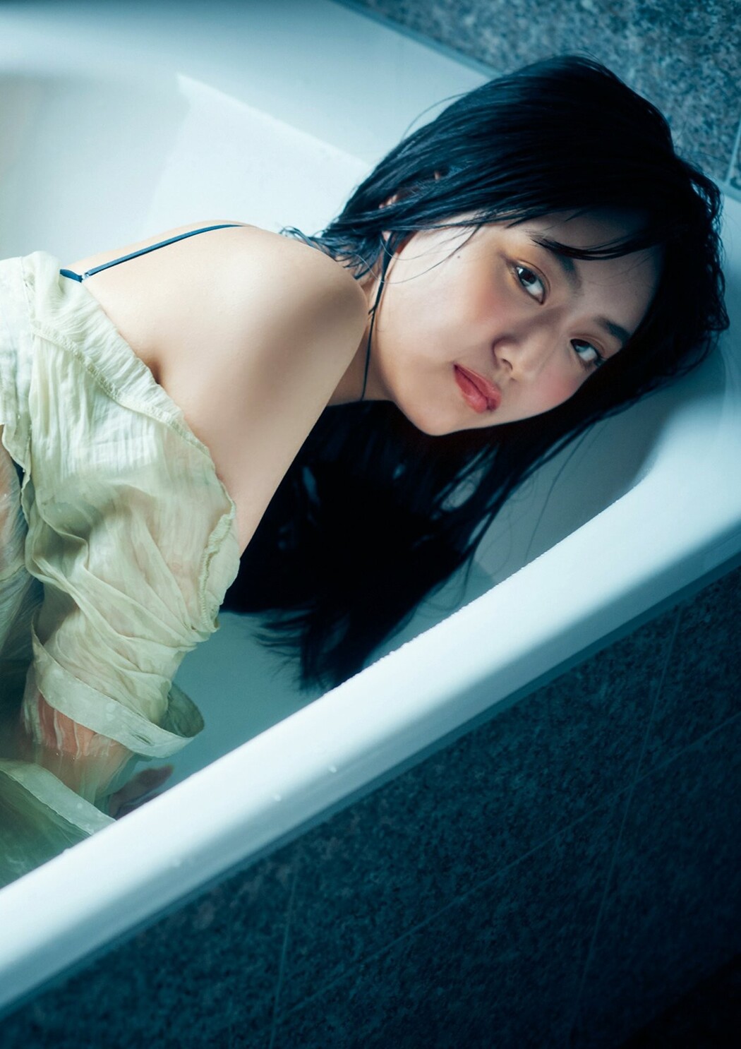 Runa Toyoda 豊田ルナ, BRODYデジタル写真集 「オトナの子。」