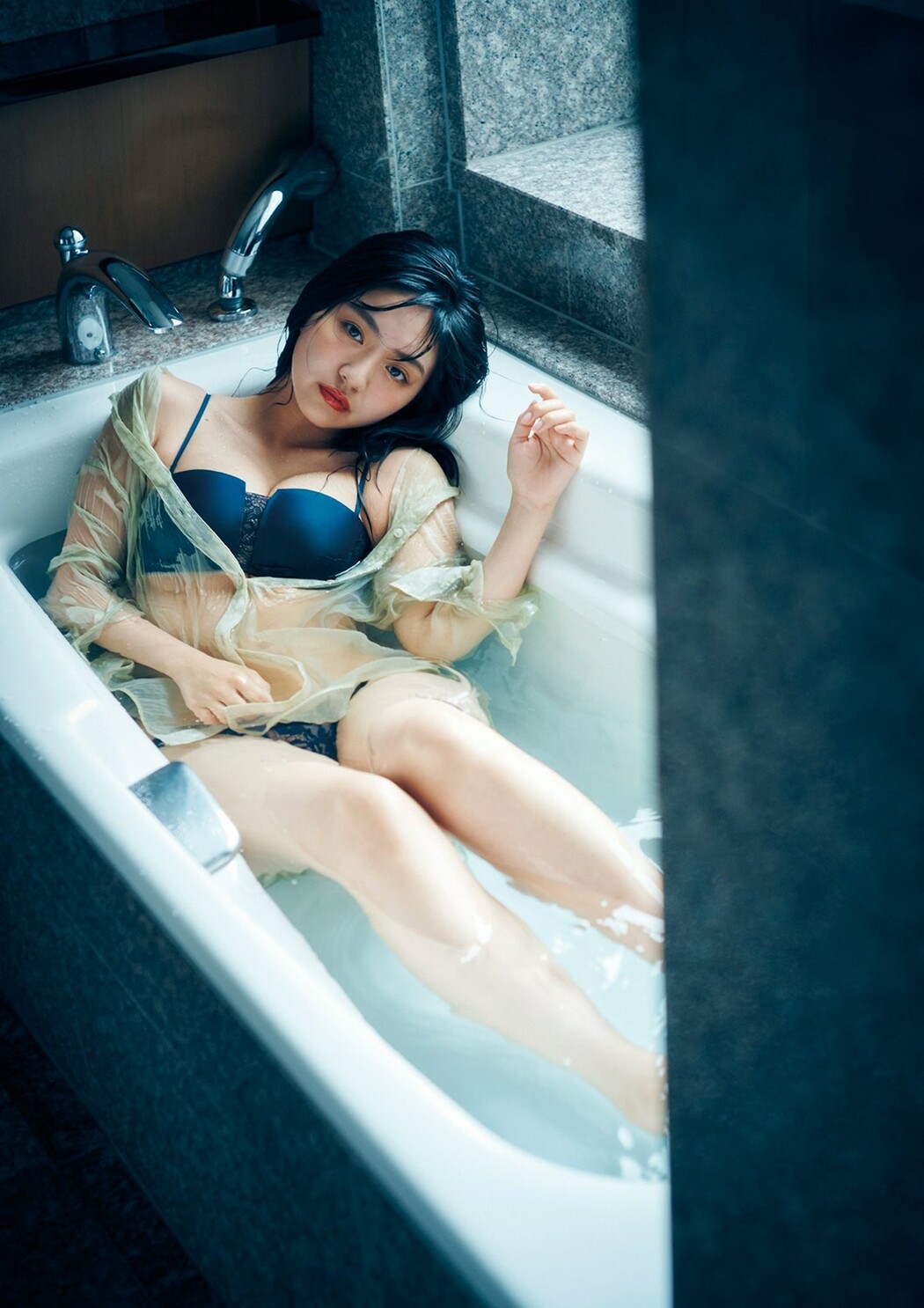 Runa Toyoda 豊田ルナ, BRODYデジタル写真集 「オトナの子。」