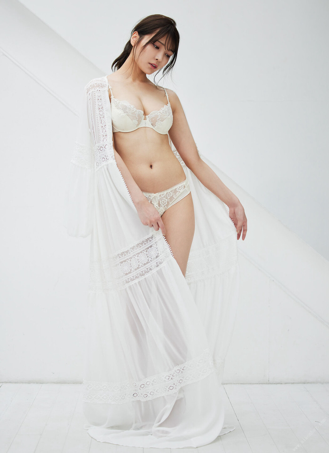 Sayaka Nitori 似鳥沙也加, TSUTAYA限定 似鳥沙也加 PhotoBook 「PURE」 Set.02