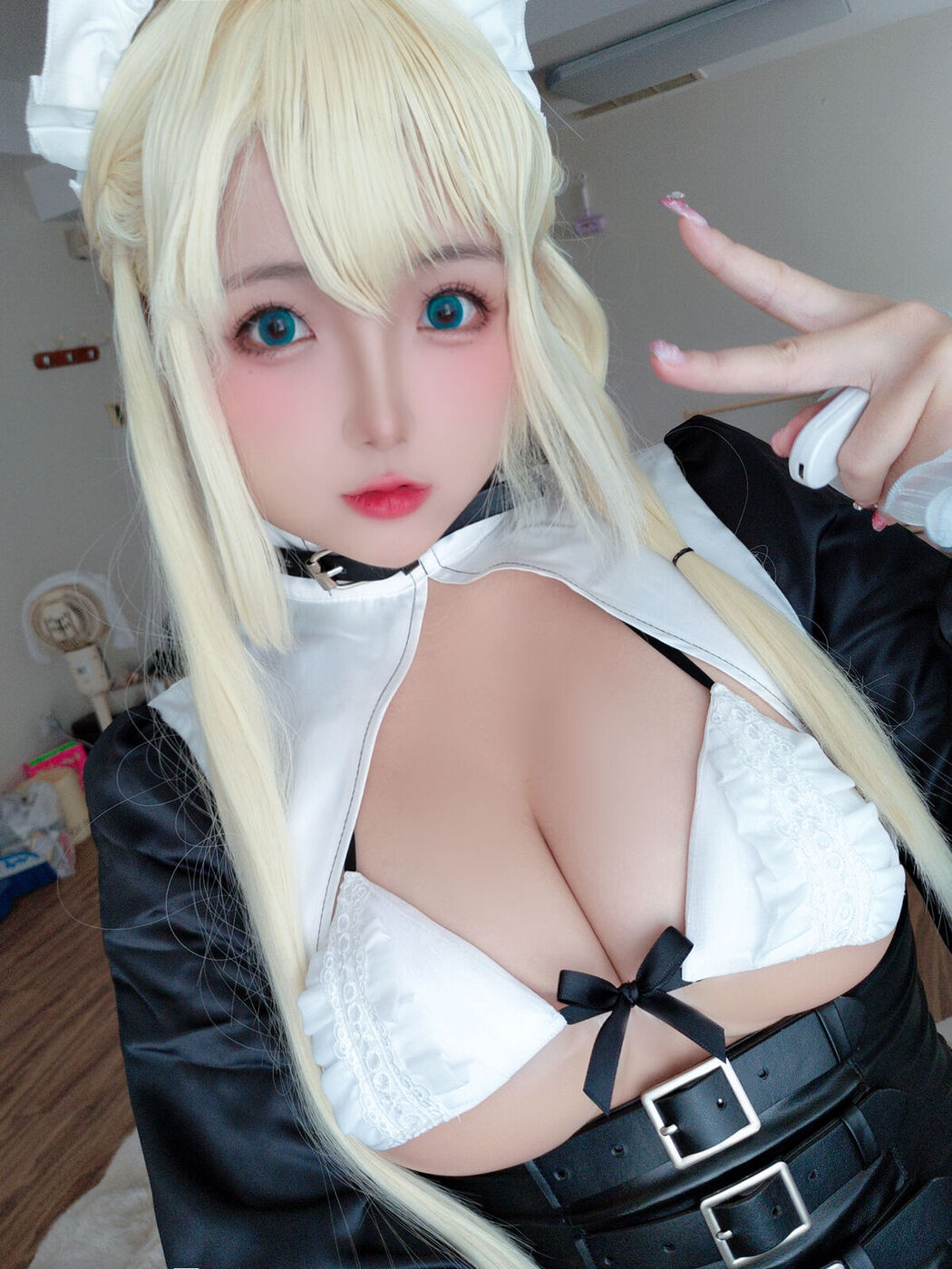 Coser@日奈娇 – 拘束女仆