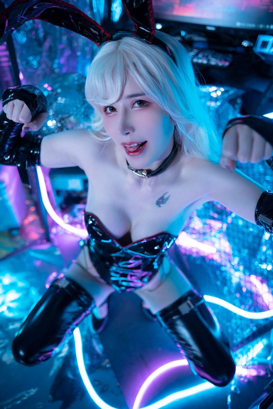 Coser@鹿八岁 – 赛博朋克兔女郎