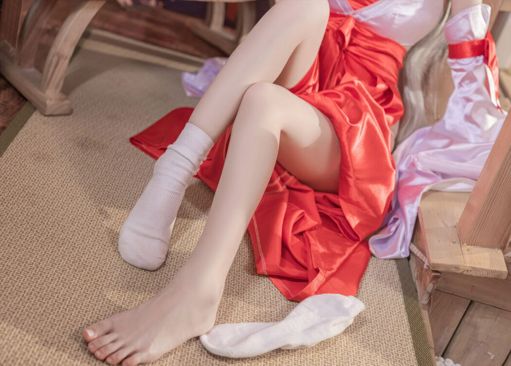 Coser@日奈娇 – 碧蓝航线 可畏巫女