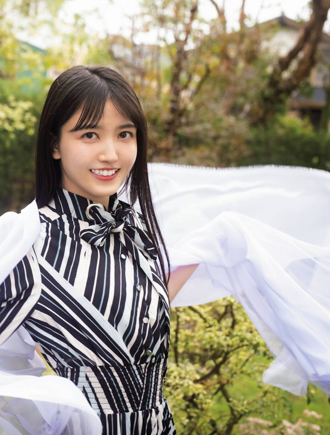 Shiori Kubo 久保史緒里, Platinum Flash 2022 Vol.18