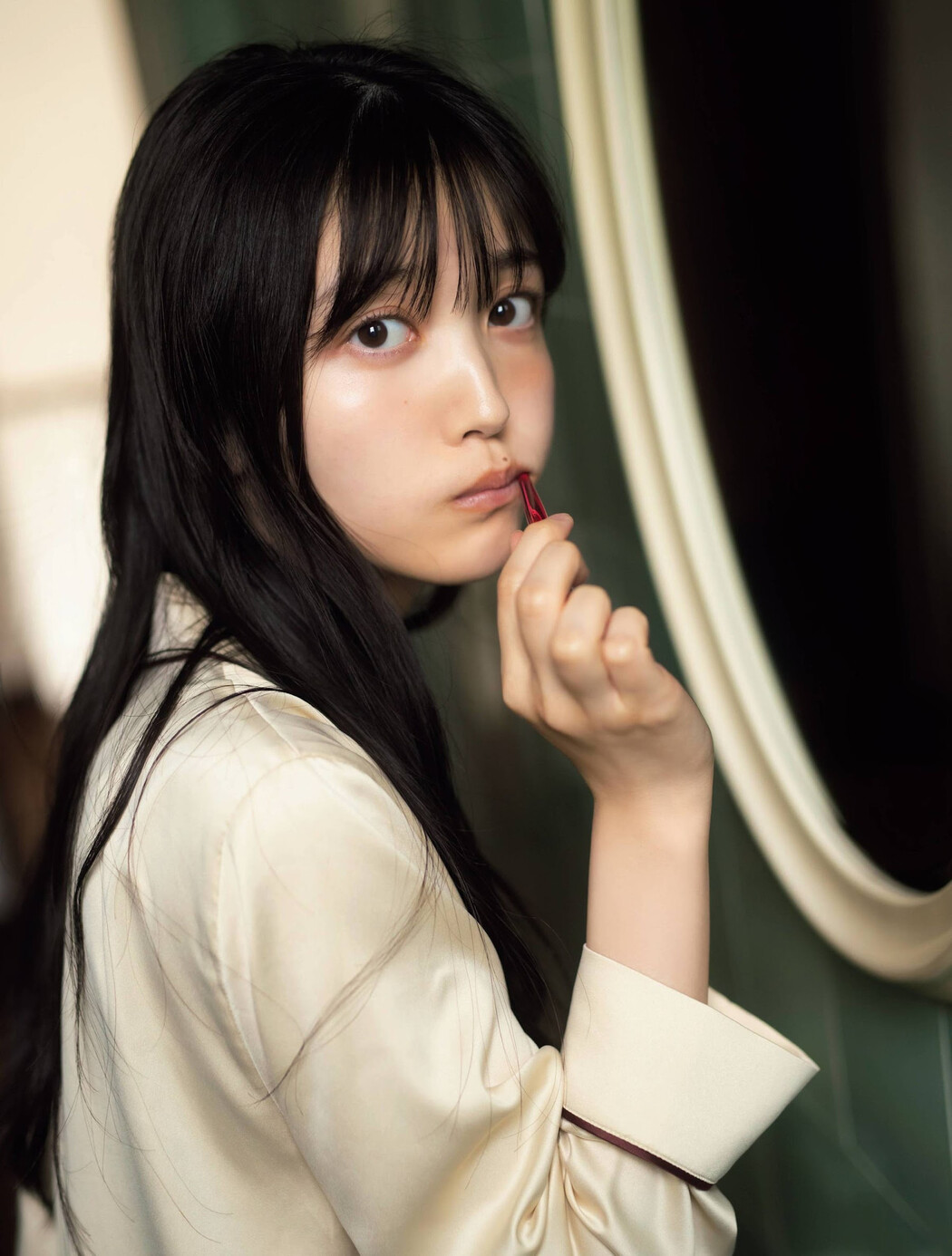 Shiori Kubo 久保史緒里, Platinum Flash 2022 Vol.18