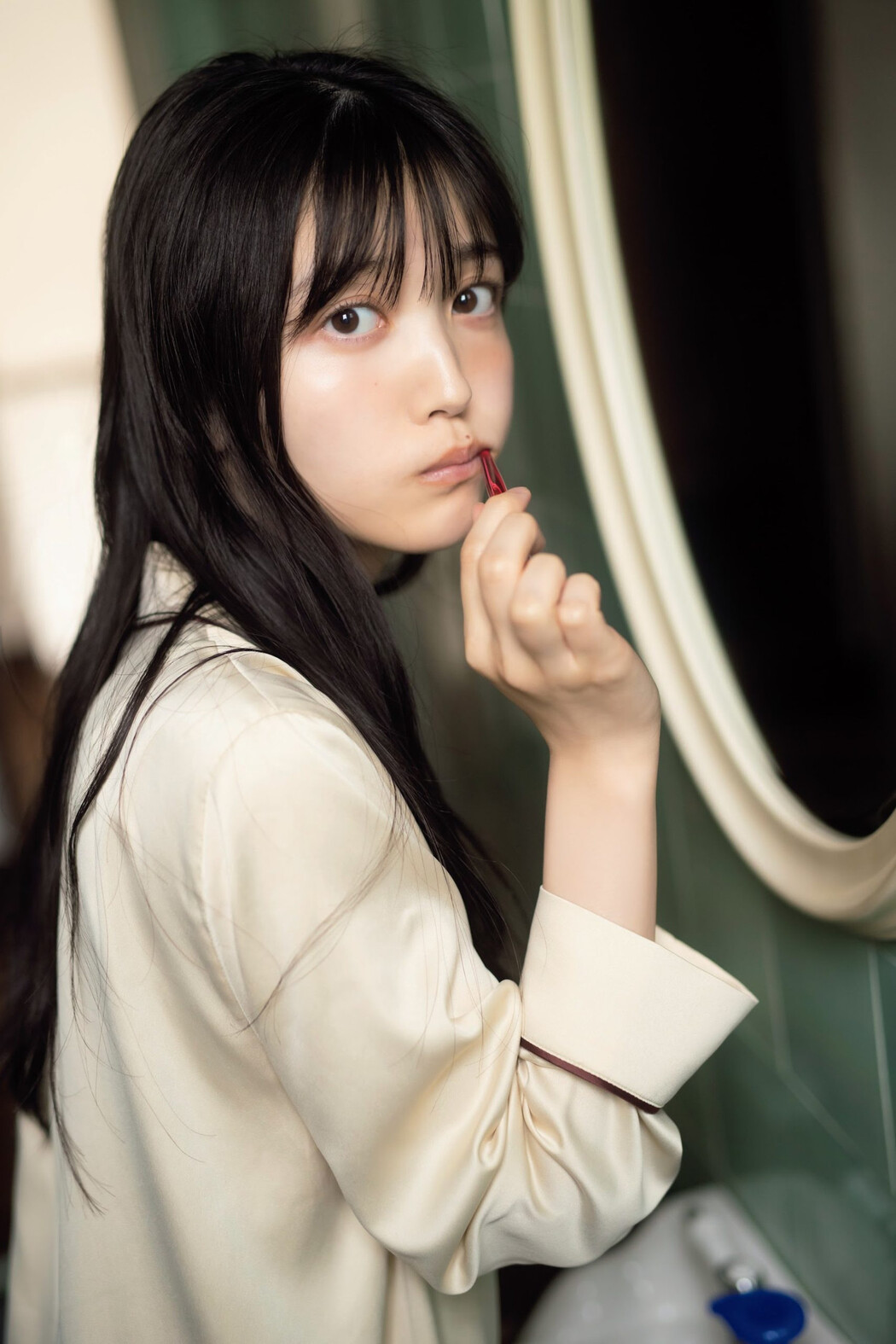Shiori Kubo 久保史緒里, Platinum Flash 2022 Vol.18