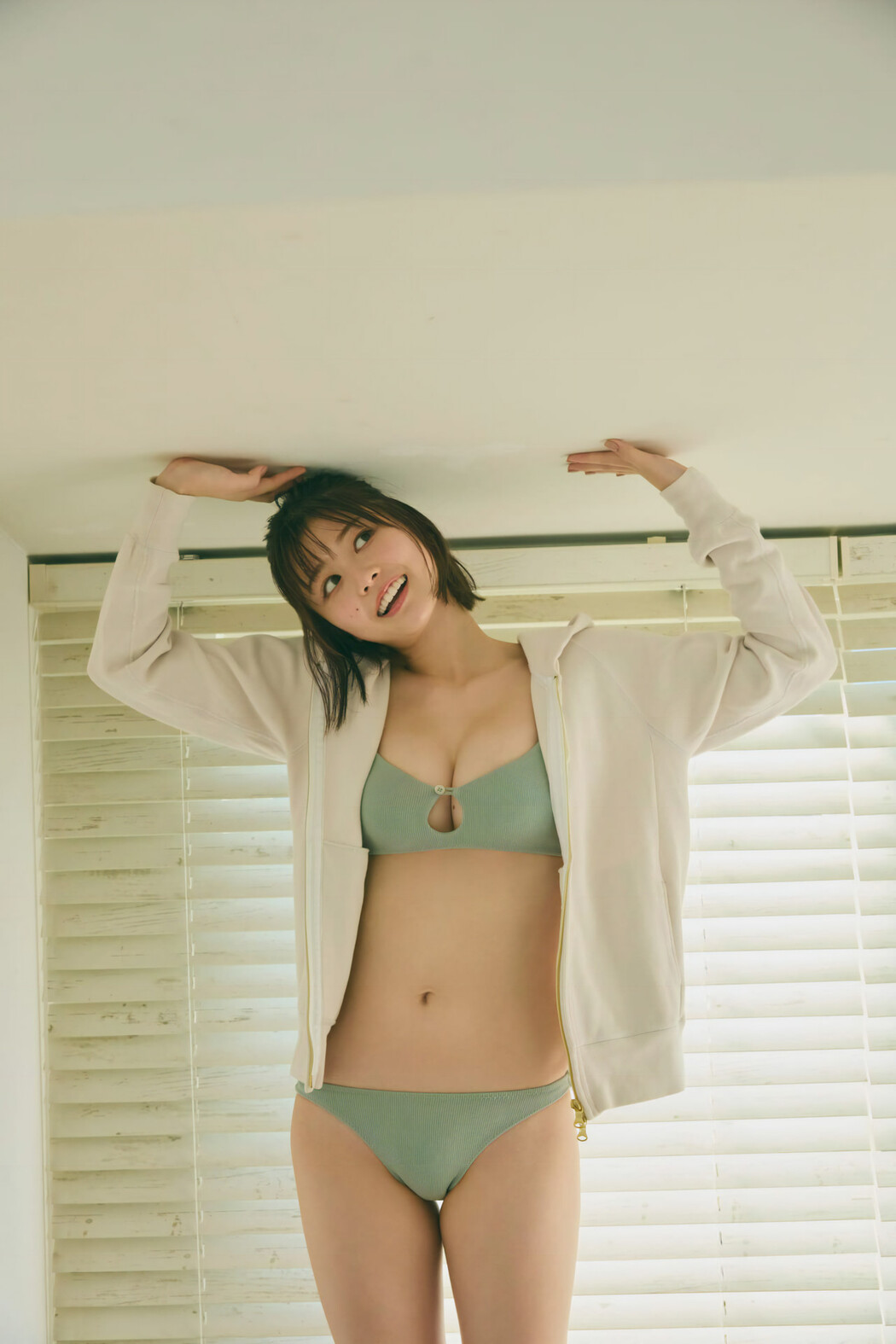 Yuzuha Saeki 冴木柚葉, ＦＲＩＤＡＹデジタル写真集 「マンスリーガール021」 Set.01
