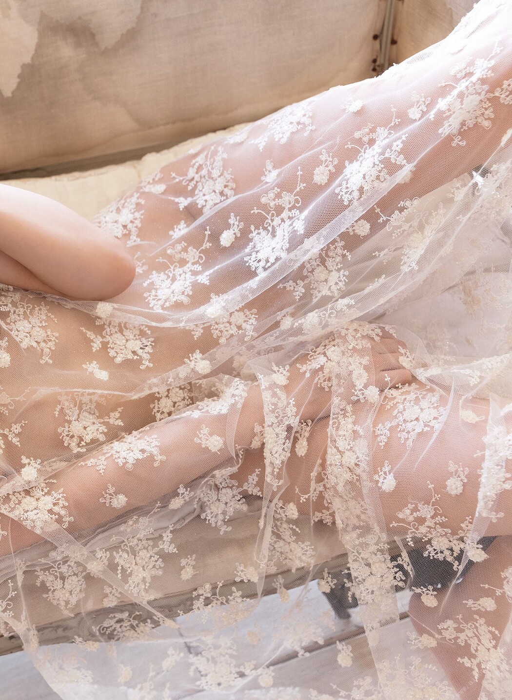 Sayaka Nitori 似鳥沙也加, 1st写真集 「Ribbon」 Set.02