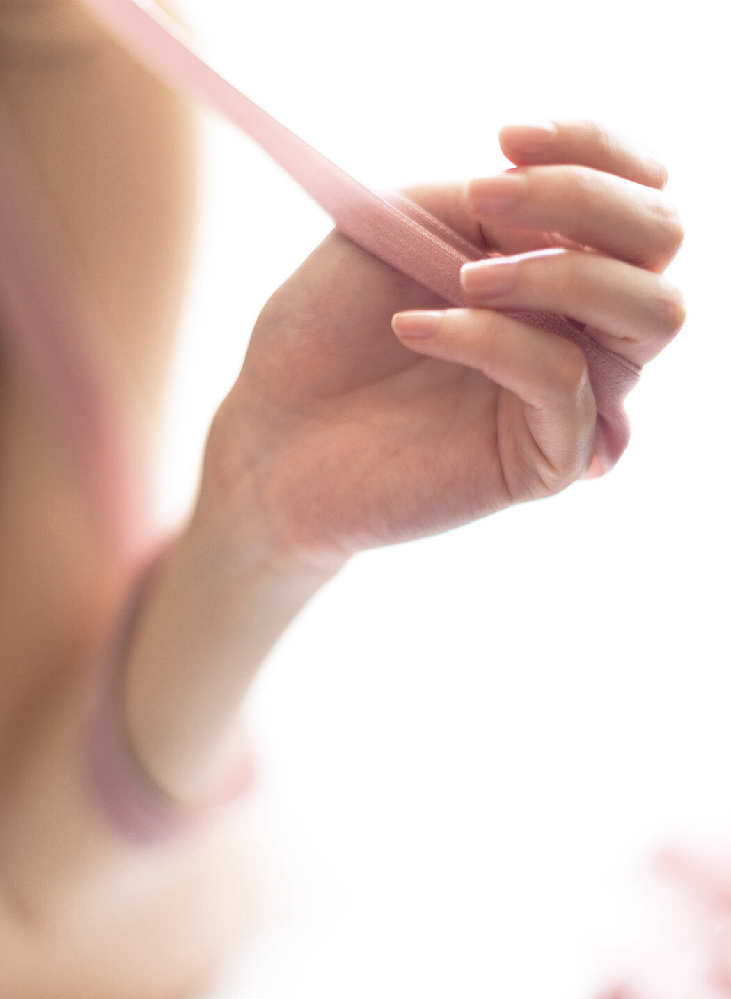 Sayaka Nitori 似鳥沙也加, 1st写真集 「Ribbon」 Set.01